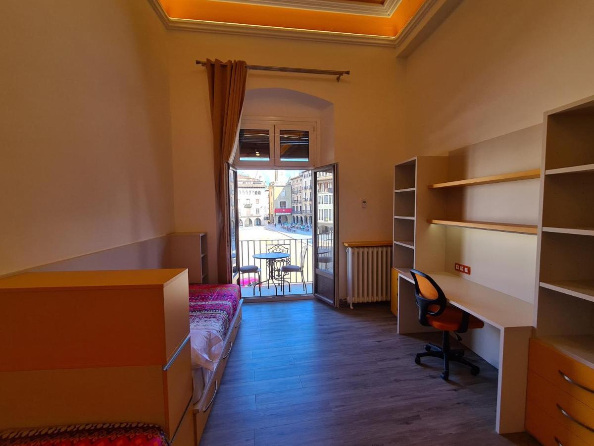 Apartaments Vicus 3 Con Vistas A La Plaza Mayor De Vic Exteriér fotografie